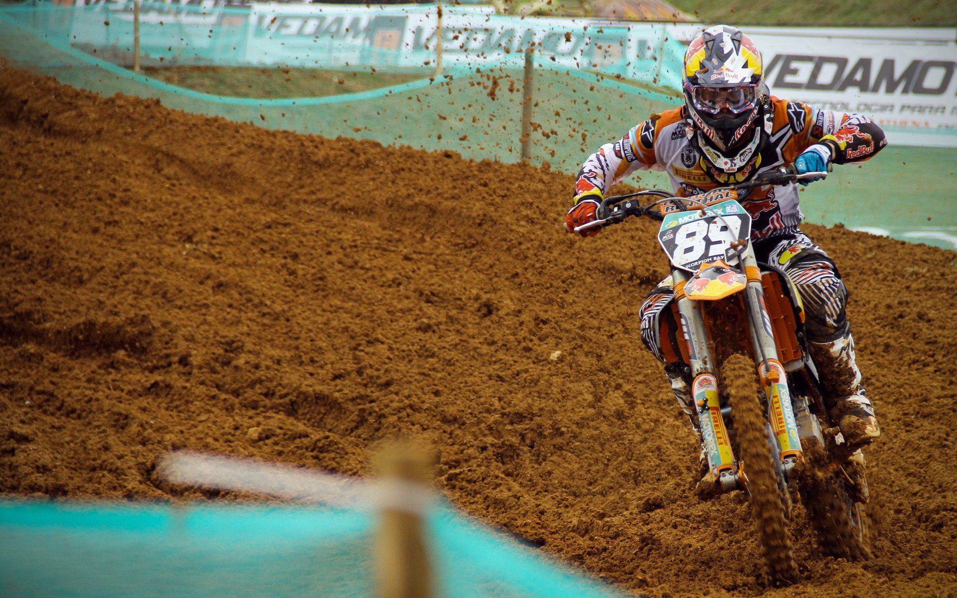 佩德里,当加泰罗尼亚的琴弓,锁住石油资本的狂想